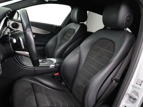 Mercedes-Benz C-Klasse 180 Business Solution AMG | Stoelverwarming | 360 Camera | Trekhaak | Digital Cockpit | Leder/Alcantara | Full LED | Navigatie | Park Assist
