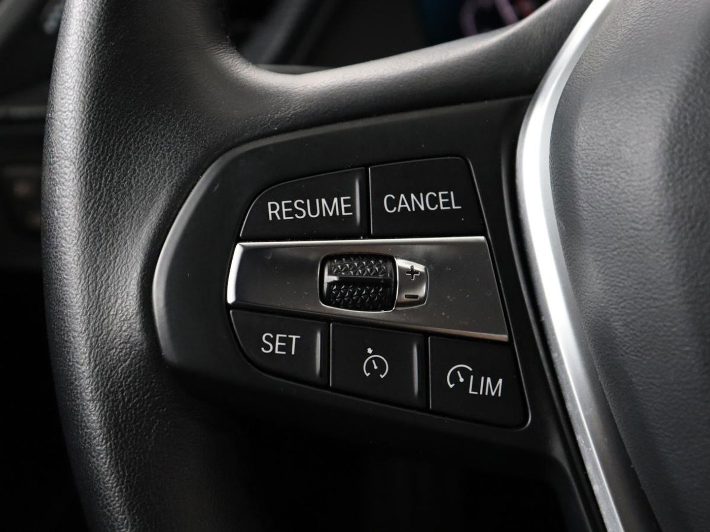 BMW 1-serie 118i Business Edition+ | Sport Line | Leder | Stoelverwarming | Carplay | Camera | Live Cockpit | Sportstoelen | Full LED | Navigatie | Climate control