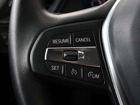BMW 1-serie 118i Business Edition+ | Sport Line | Leder | Stoelverwarming | Carplay | Camera | Live Cockpit | Sportstoelen | Full LED | Navigatie | Climate control
