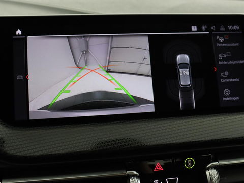 BMW 1-serie 118i Business Edition+ | Sport Line | Leder | Stoelverwarming | Carplay | Camera | Live Cockpit | Sportstoelen | Full LED | Navigatie | Climate control