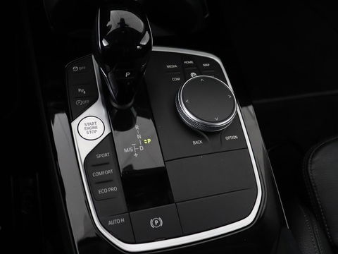 BMW 1-serie 118i Business Edition+ | Sport Line | Leder | Stoelverwarming | Carplay | Camera | Live Cockpit | Sportstoelen | Full LED | Navigatie | Climate control