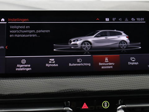 BMW 1-serie 118i Business Edition+ | Sport Line | Leder | Stoelverwarming | Carplay | Camera | Live Cockpit | Sportstoelen | Full LED | Navigatie | Climate control