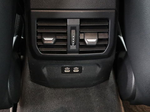BMW 1-serie 118i Business Edition+ | Sport Line | Leder | Stoelverwarming | Carplay | Camera | Live Cockpit | Sportstoelen | Full LED | Navigatie | Climate control