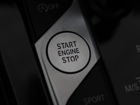BMW 1-serie 118i Business Edition+ | Sport Line | Leder | Stoelverwarming | Carplay | Camera | Live Cockpit | Sportstoelen | Full LED | Navigatie | Climate control