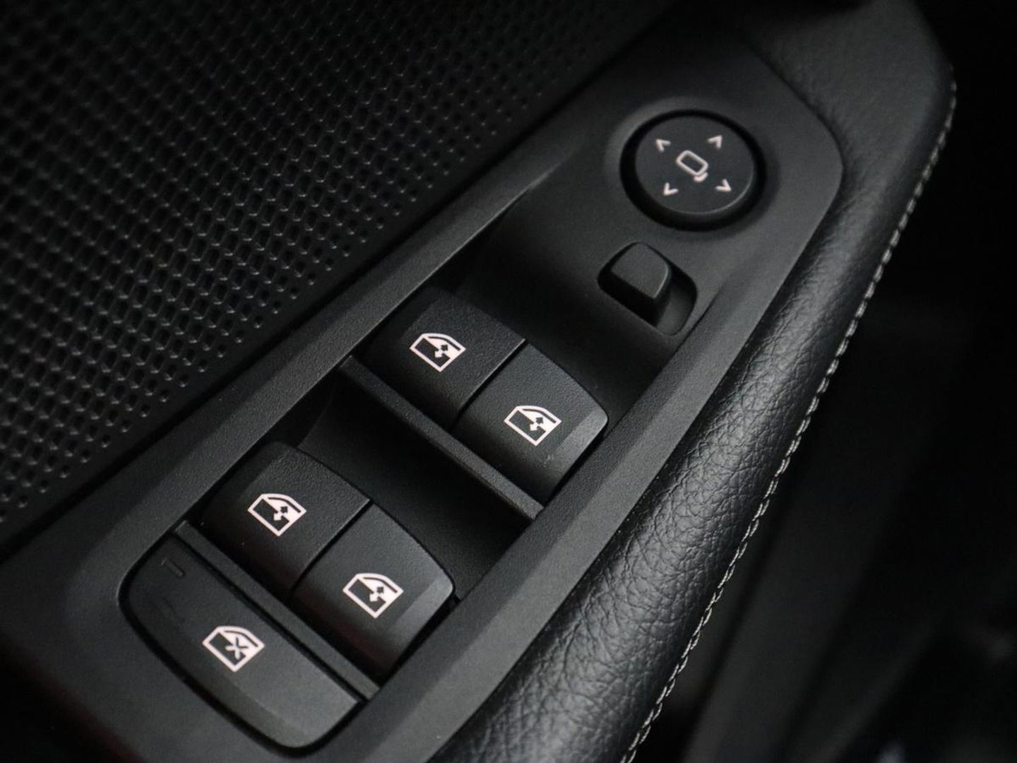 BMW 1-serie 118i Business Edition+ | Sport Line | Leder | Stoelverwarming | Carplay | Camera | Live Cockpit | Sportstoelen | Full LED | Navigatie | Climate control
