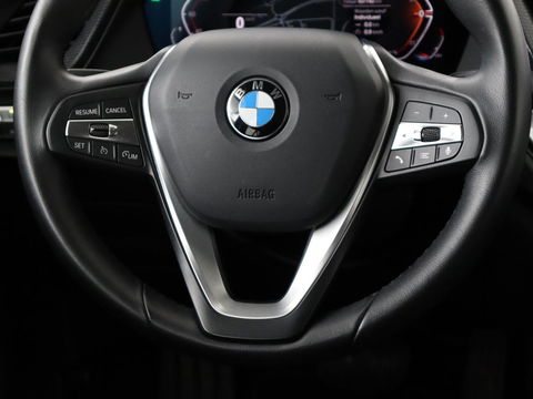BMW 1-serie 118i Business Edition+ | Sport Line | Leder | Stoelverwarming | Carplay | Camera | Live Cockpit | Sportstoelen | Full LED | Navigatie | Climate control