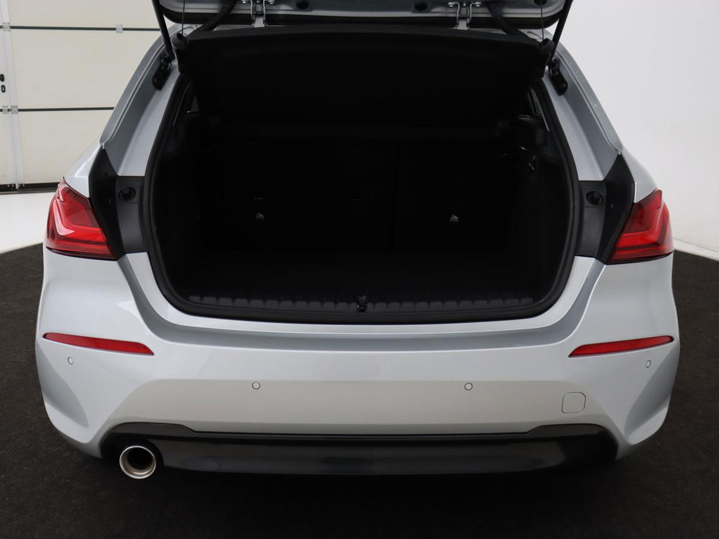 BMW 1-serie 118i Business Edition+ | Sport Line | Leder | Stoelverwarming | Carplay | Camera | Live Cockpit | Sportstoelen | Full LED | Navigatie | Climate control