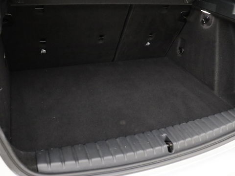 BMW 1-serie 118i Business Edition+ | Sport Line | Leder | Stoelverwarming | Carplay | Camera | Live Cockpit | Sportstoelen | Full LED | Navigatie | Climate control