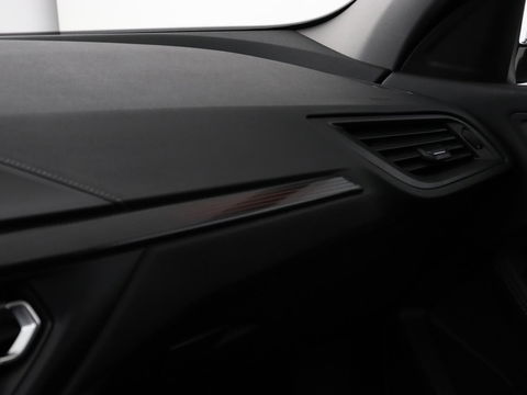 BMW 1-serie 118i Business Edition+ | Sport Line | Leder | Stoelverwarming | Carplay | Camera | Live Cockpit | Sportstoelen | Full LED | Navigatie | Climate control