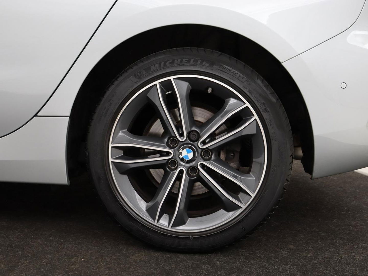 BMW 1-serie 118i Business Edition+ | Sport Line | Leder | Stoelverwarming | Carplay | Camera | Live Cockpit | Sportstoelen | Full LED | Navigatie | Climate control
