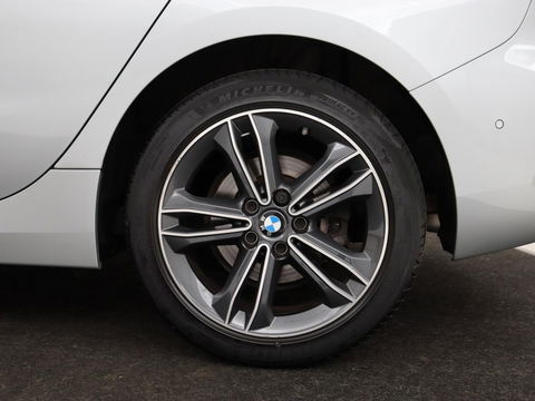 BMW 1-serie 118i Business Edition+ | Sport Line | Leder | Stoelverwarming | Carplay | Camera | Live Cockpit | Sportstoelen | Full LED | Navigatie | Climate control