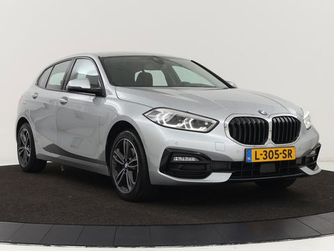 BMW 1-serie 118i Business Edition+ | Sport Line | Leder | Stoelverwarming | Carplay | Camera | Live Cockpit | Sportstoelen | Full LED | Navigatie | Climate control