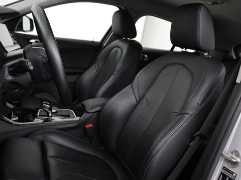 BMW 1-serie 118i Business Edition+ | Sport Line | Leder | Stoelverwarming | Carplay | Camera | Live Cockpit | Sportstoelen | Full LED | Navigatie | Climate control