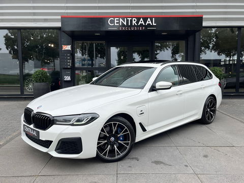 BMW 5 Serie Touring 530e xDrive High Exe M-Sport|Pano|Camera|Leder|Ambient Light|Carplay|Navi|292PK