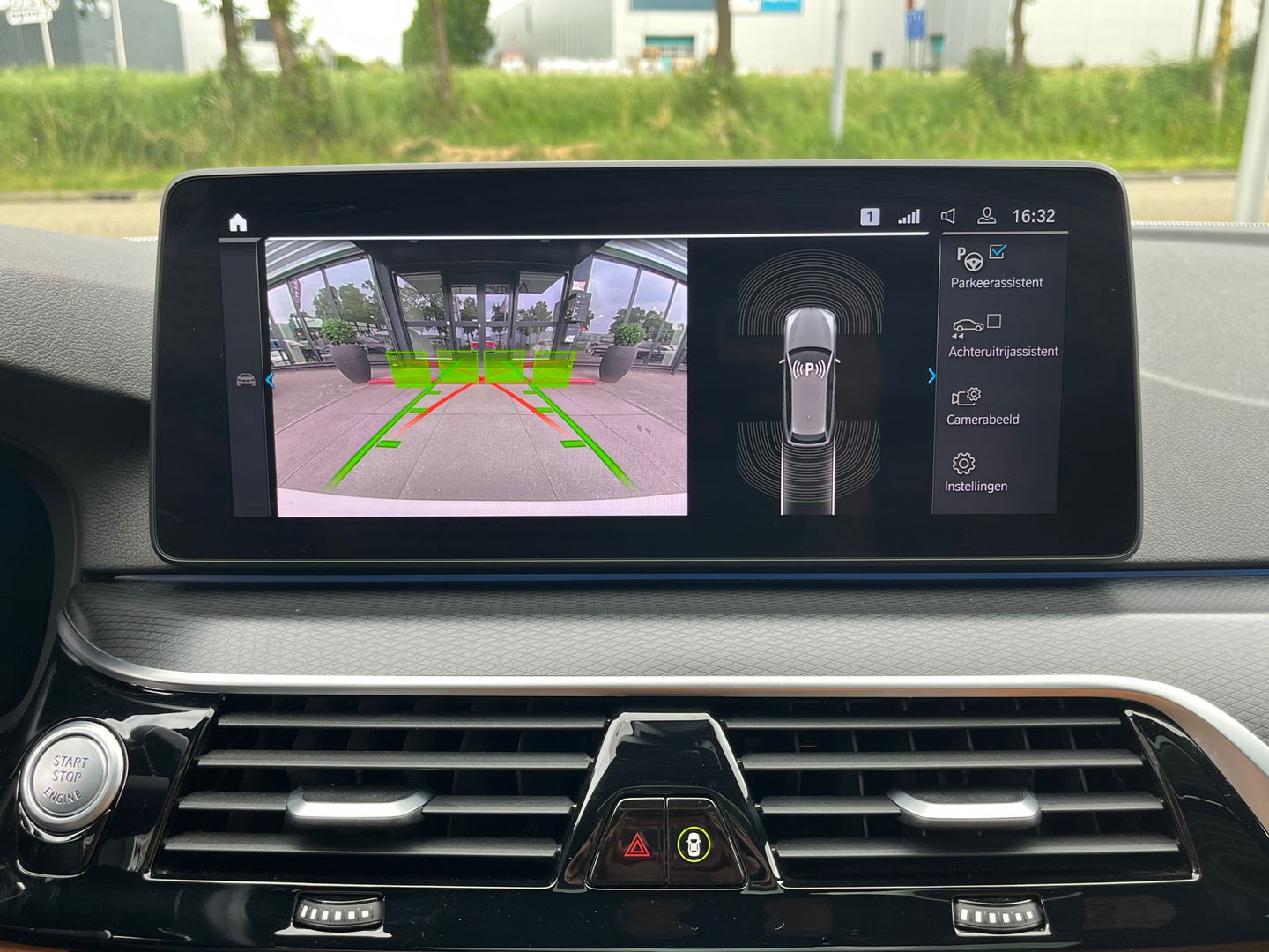BMW 5 Serie Touring 530e xDrive High Exe M-Sport|Pano|Camera|Leder|Ambient Light|Carplay|Navi|292PK