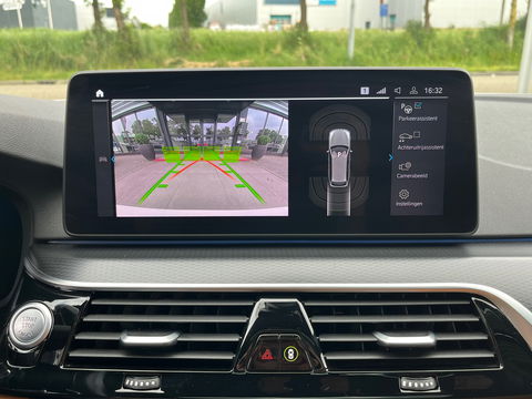 BMW 5 Serie Touring 530e xDrive High Exe M-Sport|Pano|Camera|Leder|Ambient Light|Carplay|Navi|292PK