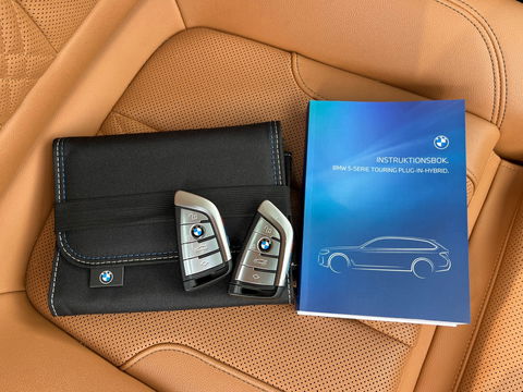 BMW 5 Serie Touring 530e xDrive High Exe M-Sport|Pano|Camera|Leder|Ambient Light|Carplay|Navi|292PK