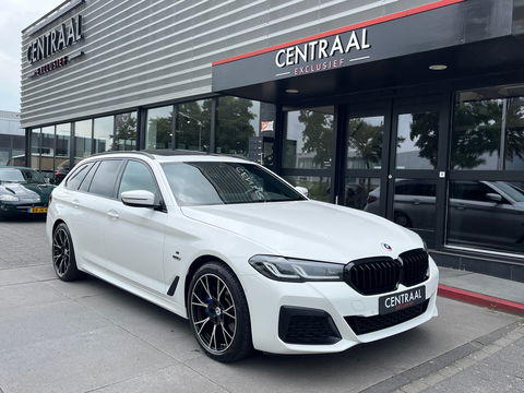 BMW 5 Serie Touring 530e xDrive High Exe M-Sport|Pano|Camera|Leder|Ambient Light|Carplay|Navi|292PK