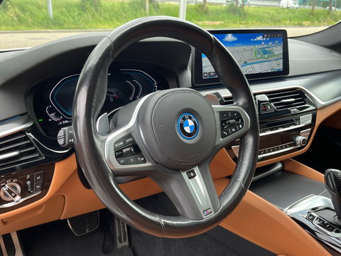 BMW 5 Serie Touring 530e xDrive High Exe M-Sport|Pano|Camera|Leder|Ambient Light|Carplay|Navi|292PK