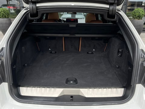 BMW 5 Serie Touring 530e xDrive High Exe M-Sport|Pano|Camera|Leder|Ambient Light|Carplay|Navi|292PK