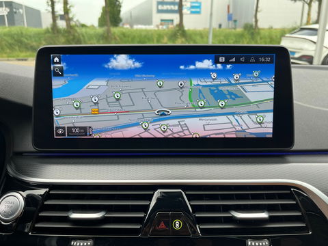 BMW 5 Serie Touring 530e xDrive High Exe M-Sport|Pano|Camera|Leder|Ambient Light|Carplay|Navi|292PK