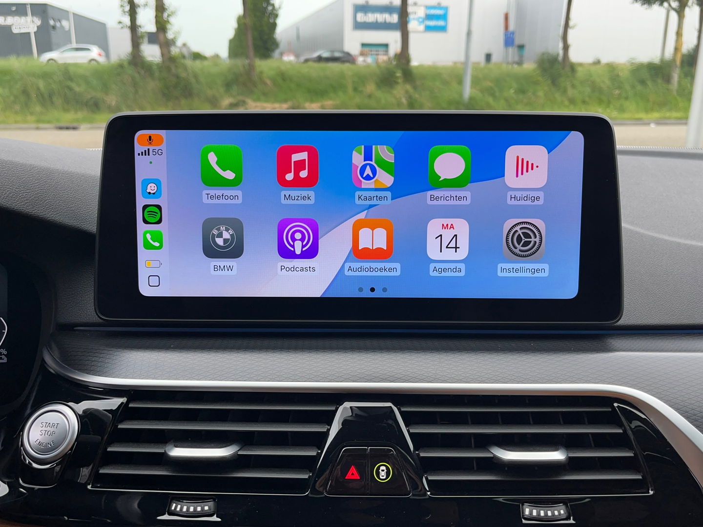 BMW 5 Serie Touring 530e xDrive High Exe M-Sport|Pano|Camera|Leder|Ambient Light|Carplay|Navi|292PK