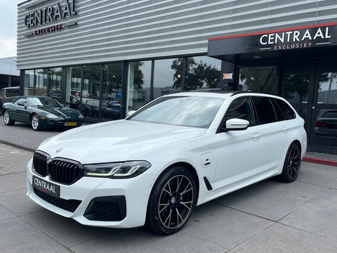 BMW 5 Serie Touring 530e xDrive High Exe M-Sport|Pano|Camera|Leder|Ambient Light|Carplay|Navi|292PK