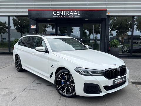 BMW 5 Serie Touring 530e xDrive High Exe M-Sport|Pano|Camera|Leder|Ambient Light|Carplay|Navi|292PK