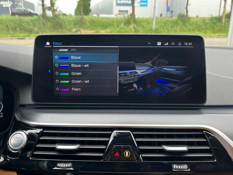 BMW 5 Serie Touring 530e xDrive High Exe M-Sport|Pano|Camera|Leder|Ambient Light|Carplay|Navi|292PK