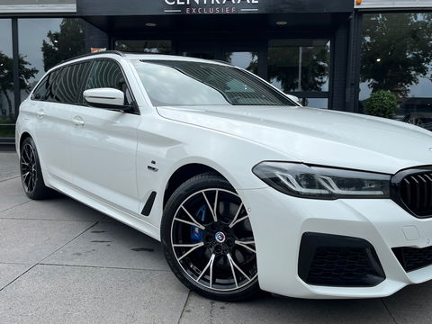 BMW 5 Serie Touring 530e xDrive High Exe M-Sport|Pano|Camera|Leder|Ambient Light|Carplay|Navi|292PK