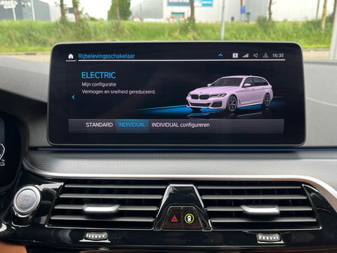 BMW 5 Serie Touring 530e xDrive High Exe M-Sport|Pano|Camera|Leder|Ambient Light|Carplay|Navi|292PK