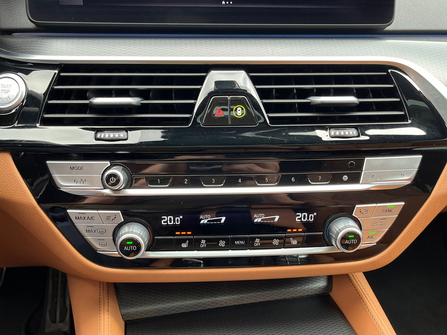 BMW 5 Serie Touring 530e xDrive High Exe M-Sport|Pano|Camera|Leder|Ambient Light|Carplay|Navi|292PK