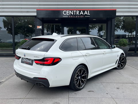 BMW 5 Serie Touring 530e xDrive High Exe M-Sport|Pano|Camera|Leder|Ambient Light|Carplay|Navi|292PK