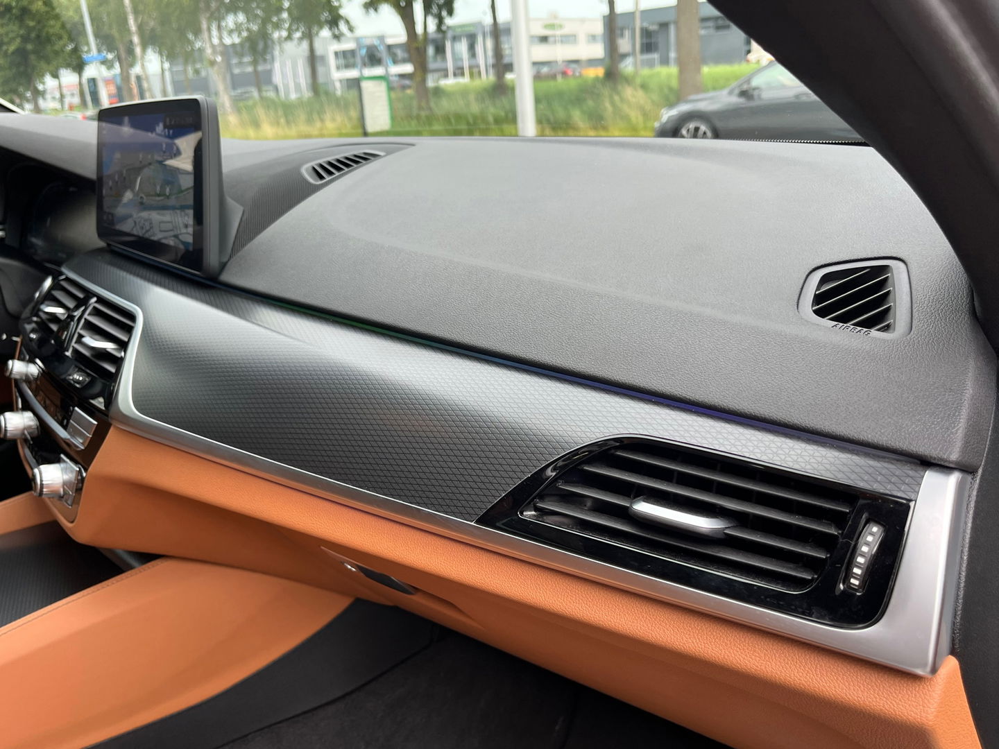 BMW 5 Serie Touring 530e xDrive High Exe M-Sport|Pano|Camera|Leder|Ambient Light|Carplay|Navi|292PK