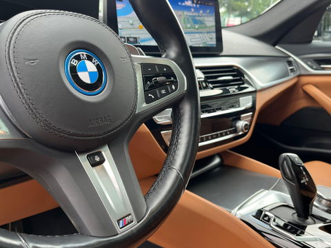 BMW 5 Serie Touring 530e xDrive High Exe M-Sport|Pano|Camera|Leder|Ambient Light|Carplay|Navi|292PK