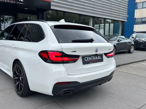 BMW 5 Serie Touring 530e xDrive High Exe M-Sport|Pano|Camera|Leder|Ambient Light|Carplay|Navi|292PK