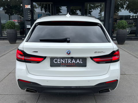 BMW 5 Serie Touring 530e xDrive High Exe M-Sport|Pano|Camera|Leder|Ambient Light|Carplay|Navi|292PK