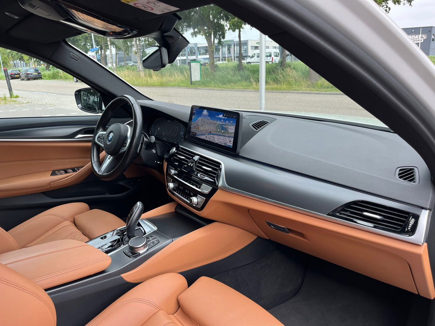 BMW 5 Serie Touring 530e xDrive High Exe M-Sport|Pano|Camera|Leder|Ambient Light|Carplay|Navi|292PK