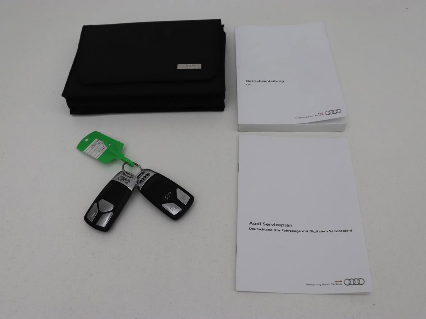 Audi Q5 2.0 TFSI quattro S Line | Stoelverwarming | Carplay | Half leder | Sportstoelen | Full LED | Navigatie | Achterbankverwarming | Park Assist | Virtual Cockpit