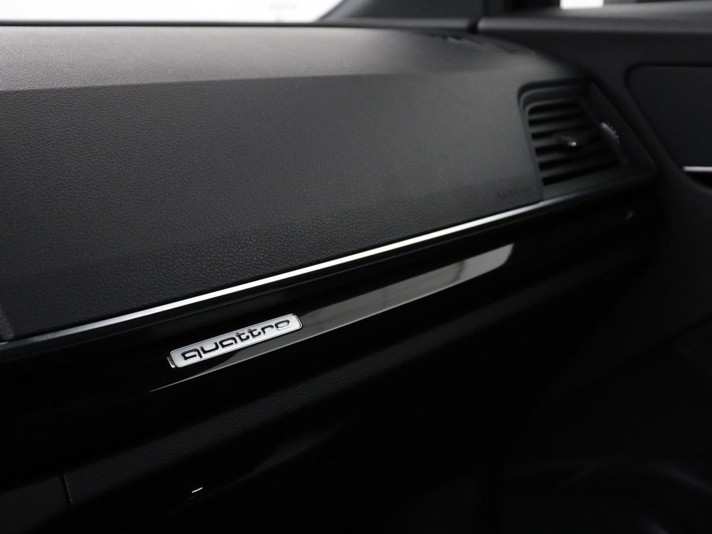Audi Q5 2.0 TFSI quattro S Line | Stoelverwarming | Carplay | Half leder | Sportstoelen | Full LED | Navigatie | Achterbankverwarming | Park Assist | Virtual Cockpit