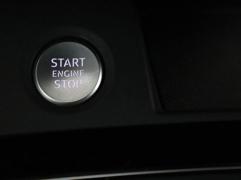 Audi Q5 2.0 TFSI quattro S Line | Stoelverwarming | Carplay | Half leder | Sportstoelen | Full LED | Navigatie | Achterbankverwarming | Park Assist | Virtual Cockpit