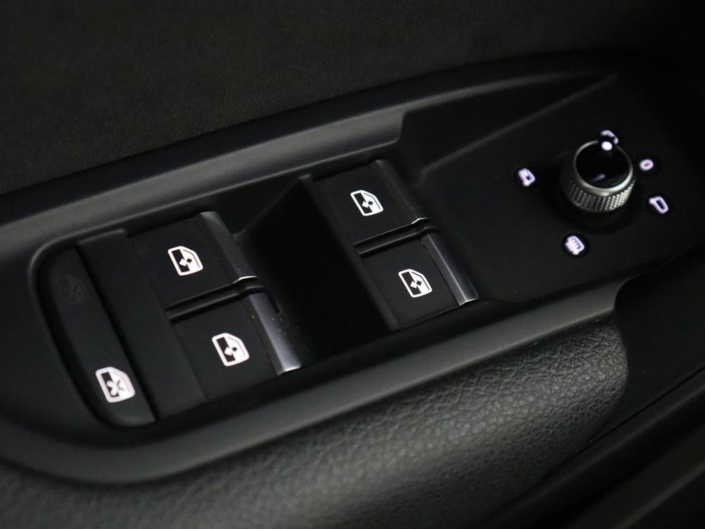 Audi Q5 2.0 TFSI quattro S Line | Stoelverwarming | Carplay | Half leder | Sportstoelen | Full LED | Navigatie | Achterbankverwarming | Park Assist | Virtual Cockpit