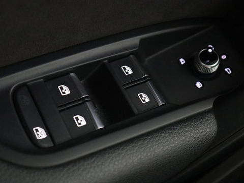 Audi Q5 2.0 TFSI quattro S Line | Stoelverwarming | Carplay | Half leder | Sportstoelen | Full LED | Navigatie | Achterbankverwarming | Park Assist | Virtual Cockpit