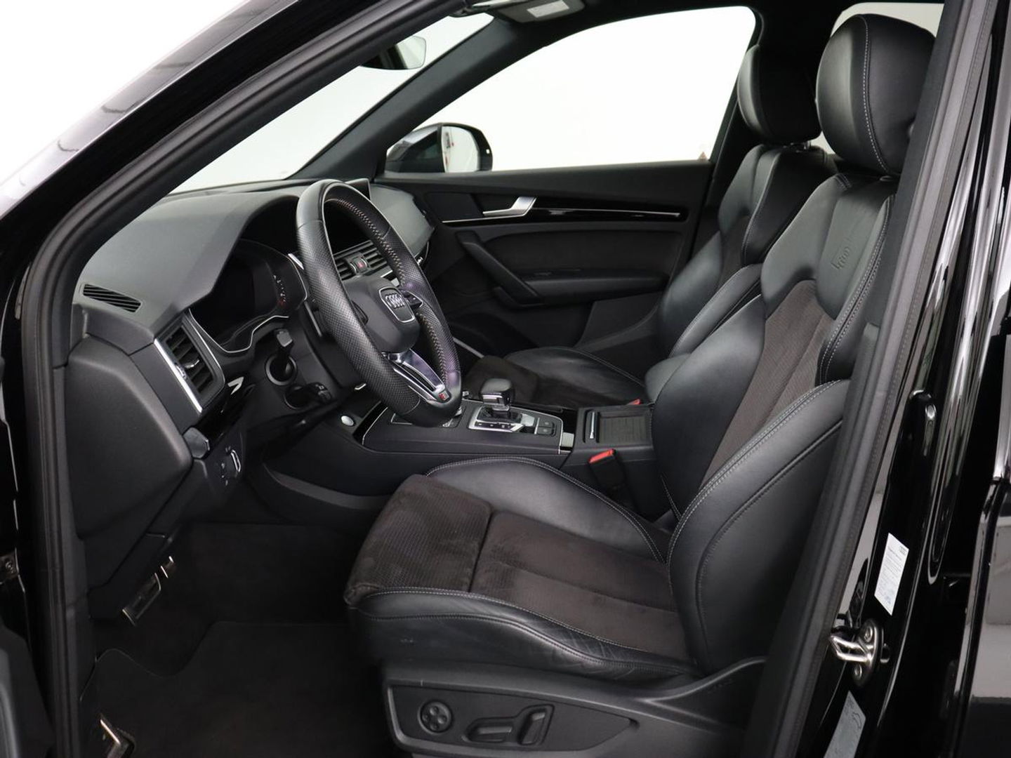 Audi Q5 2.0 TFSI quattro S Line | Stoelverwarming | Carplay | Half leder | Sportstoelen | Full LED | Navigatie | Achterbankverwarming | Park Assist | Virtual Cockpit
