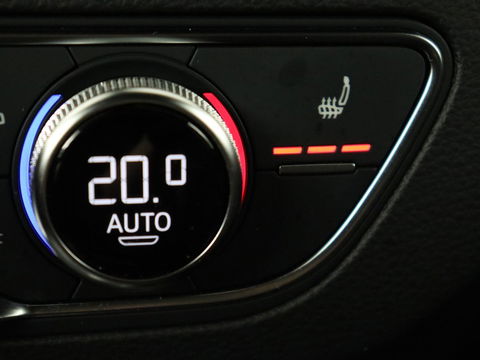 Audi Q5 2.0 TFSI quattro S Line | Stoelverwarming | Carplay | Half leder | Sportstoelen | Full LED | Navigatie | Achterbankverwarming | Park Assist | Virtual Cockpit