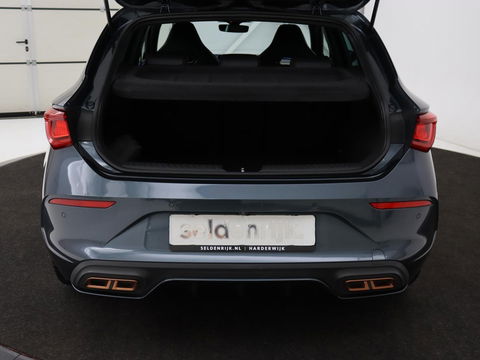 CUPRA Leon 1.4 e-Hybrid | Stoel & stuurverwarming | Adaptive cruise | Camera | Navigatie | Keyless | Full LED | Sportstoelen | PHEV