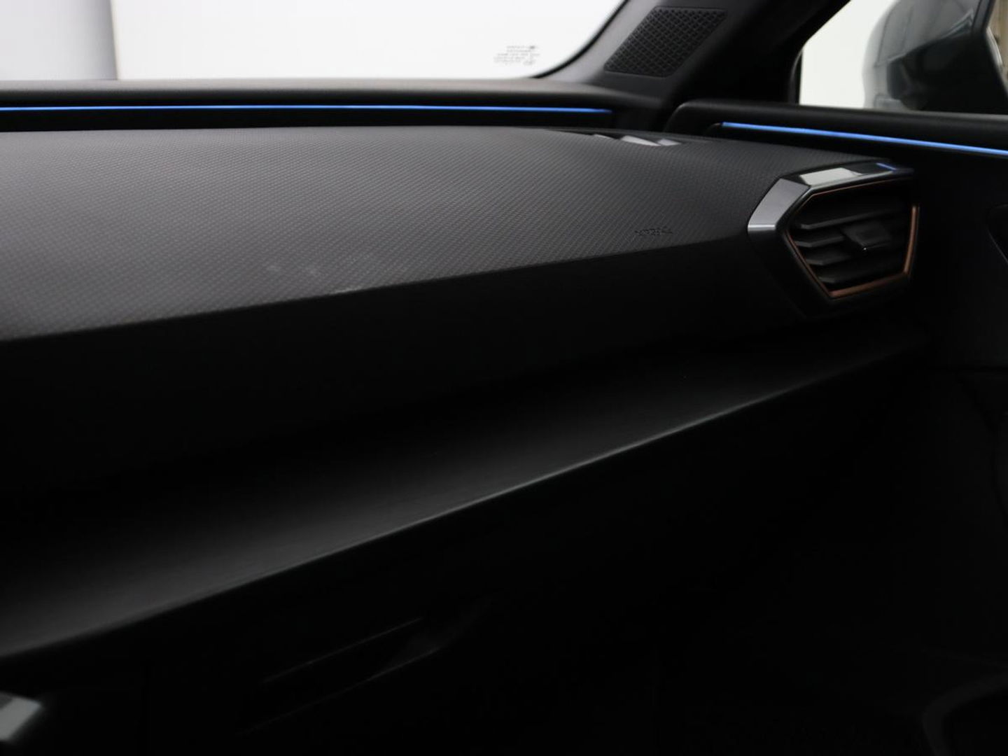 CUPRA Leon 1.4 e-Hybrid | Stoel & stuurverwarming | Adaptive cruise | Camera | Navigatie | Keyless | Full LED | Sportstoelen | PHEV