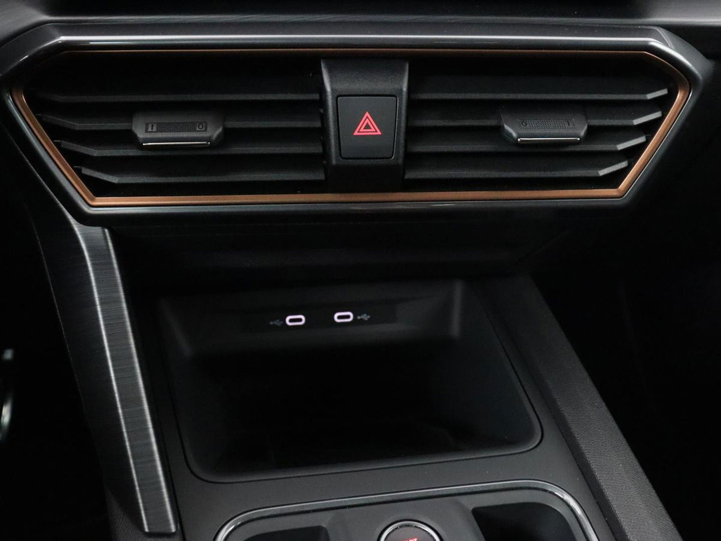 CUPRA Leon 1.4 e-Hybrid | Stoel & stuurverwarming | Adaptive cruise | Camera | Navigatie | Keyless | Full LED | Sportstoelen | PHEV