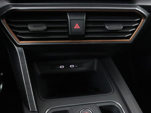 CUPRA Leon 1.4 e-Hybrid | Stoel & stuurverwarming | Adaptive cruise | Camera | Navigatie | Keyless | Full LED | Sportstoelen | PHEV