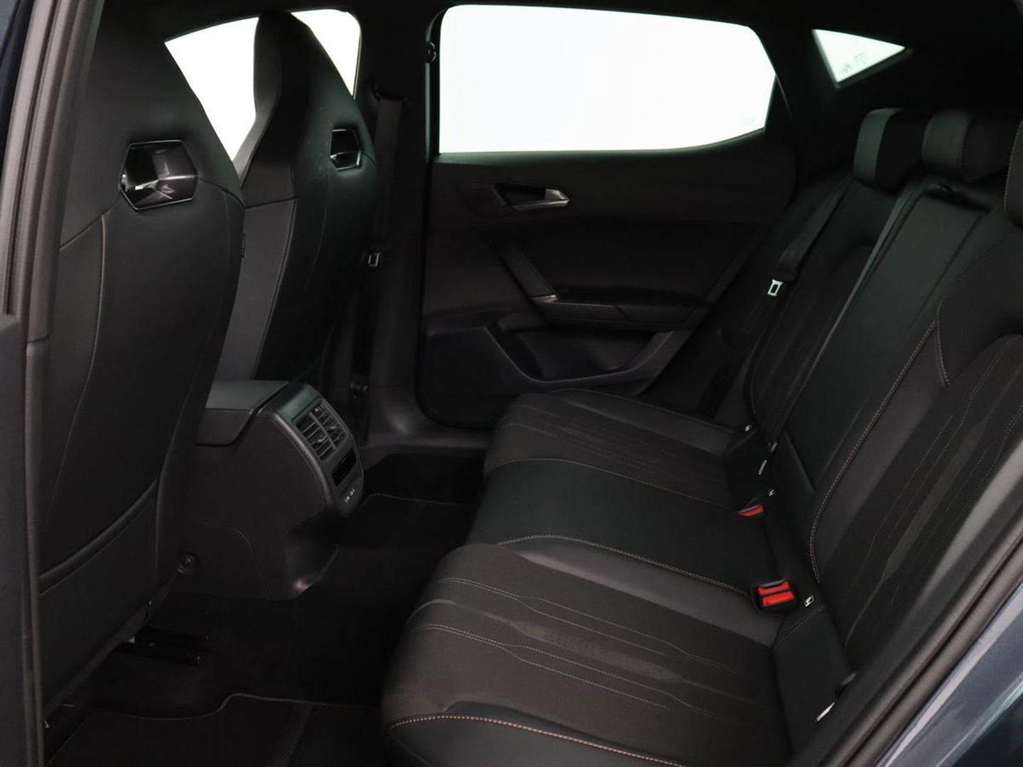 CUPRA Leon 1.4 e-Hybrid | Stoel & stuurverwarming | Adaptive cruise | Camera | Navigatie | Keyless | Full LED | Sportstoelen | PHEV